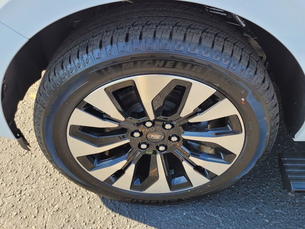 New 2025 Ford Expedition Platinum w/ Driver's Package AWD/4WD image 18