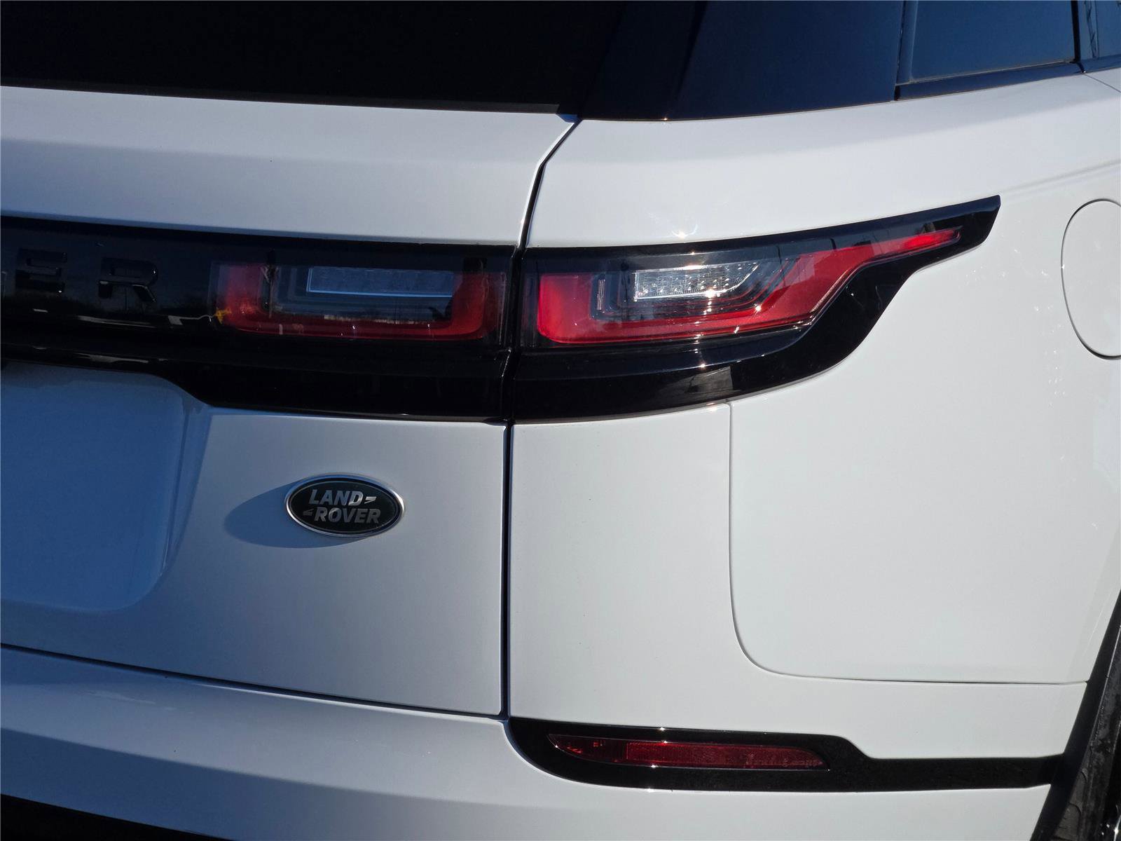 Used 2021 Land Rover Range Rover Velar R-Dynamic S image 13