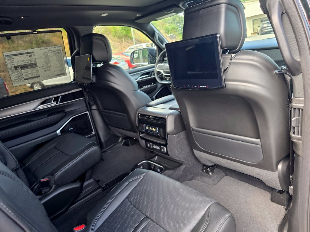 New 2026 Jeep Grand Wagoneer L Limited AWD/4WD image 27