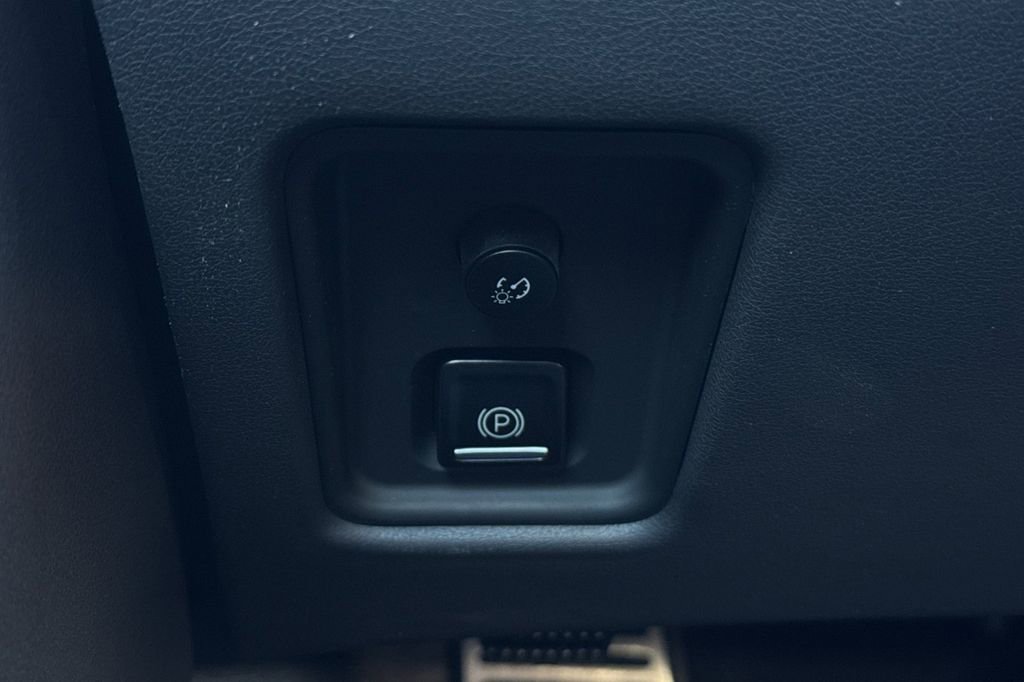 Used 2021 Chevrolet Corvette Stingray Coupe w/ 1LT image 30