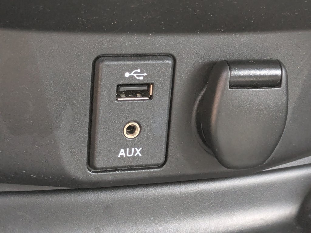 Used 2015 Nissan Rogue SV FWD image 7