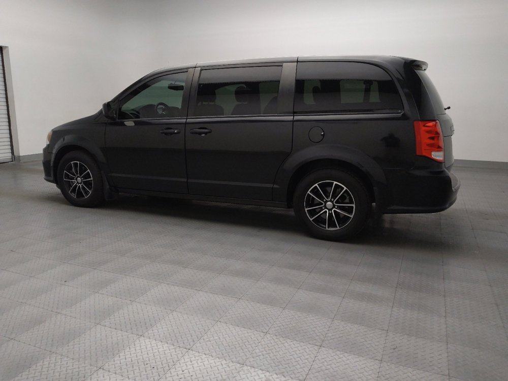 Used 2018 Dodge Grand Caravan SE image 3