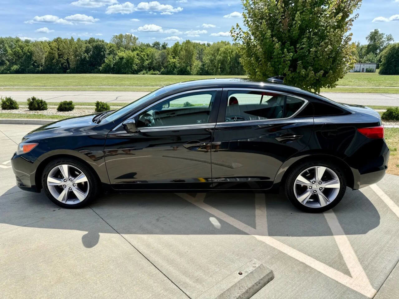 Used 2013 Acura ILX w/ Technology Package image 5
