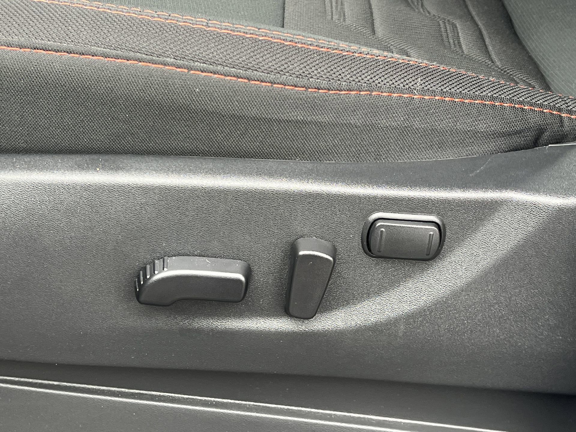 Used 2025 Nissan Frontier PRO-4X image 17