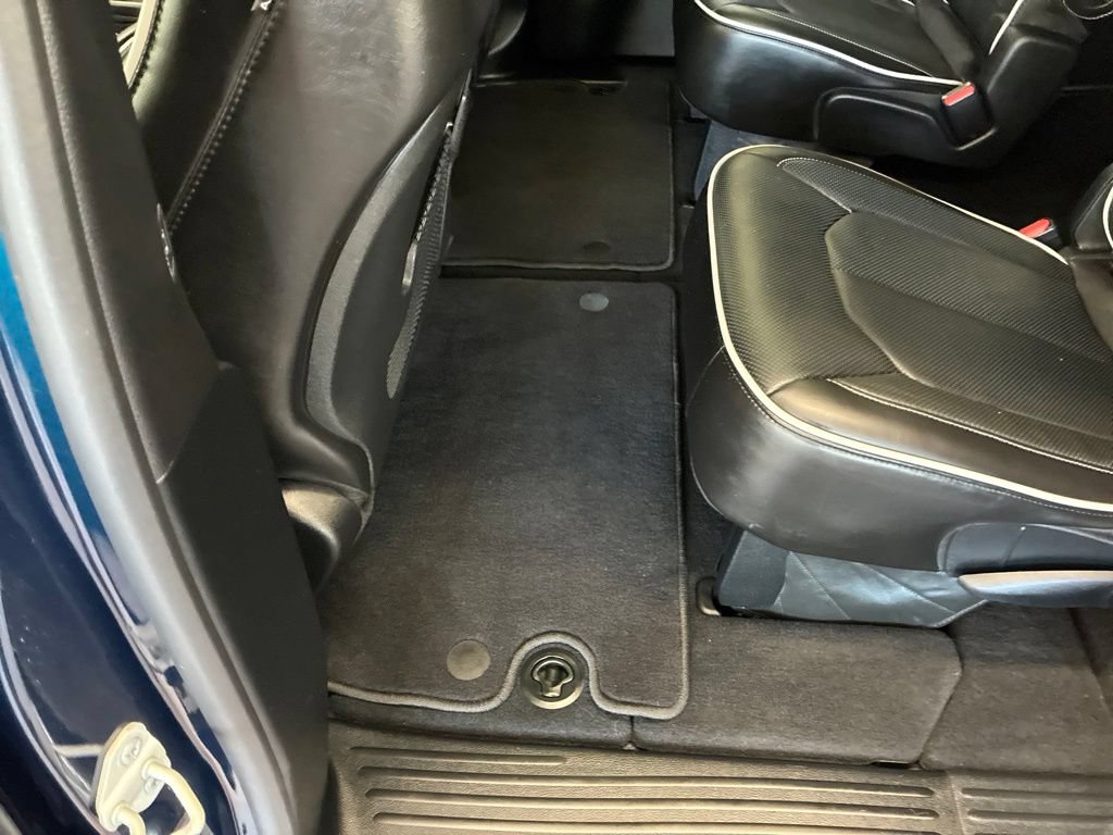 Certified 2025 Chrysler Pacifica Limited FWD image 25