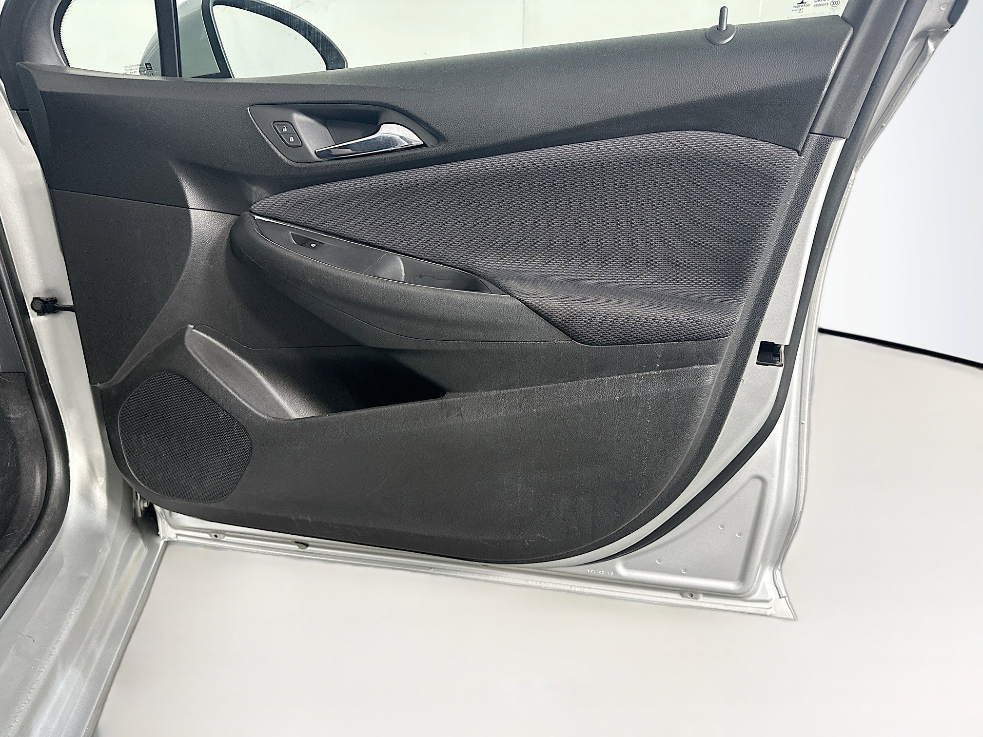 Used 2017 Chevrolet Cruze LT FWD image 29