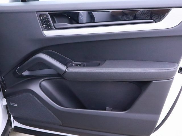 Certified 2024 Porsche Cayenne Coupe AWD/4WD image 21