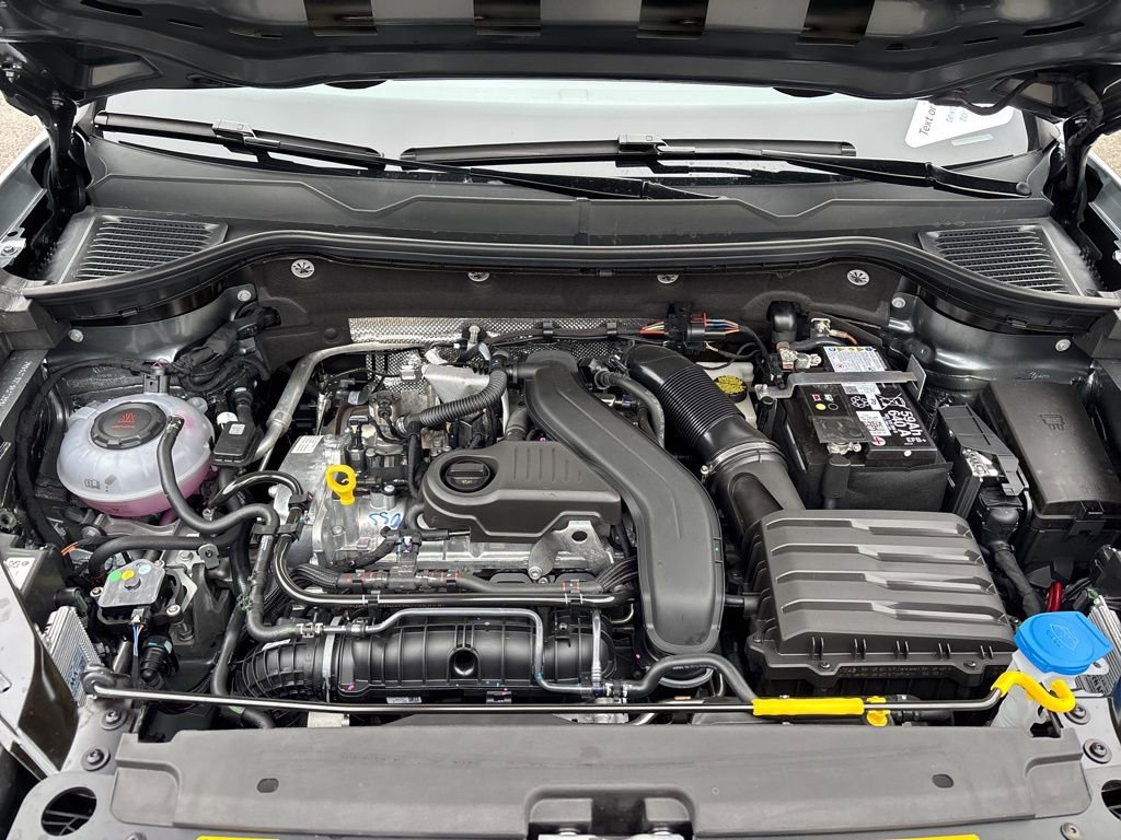 New 2025 Volkswagen Taos SE image 10