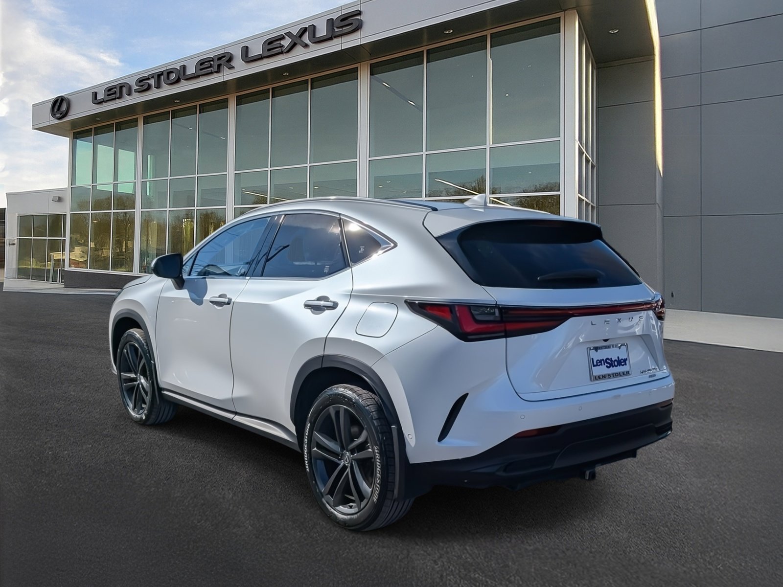 Used 2024 Lexus NX 450h+ AWD w/ Luxury Package image 5
