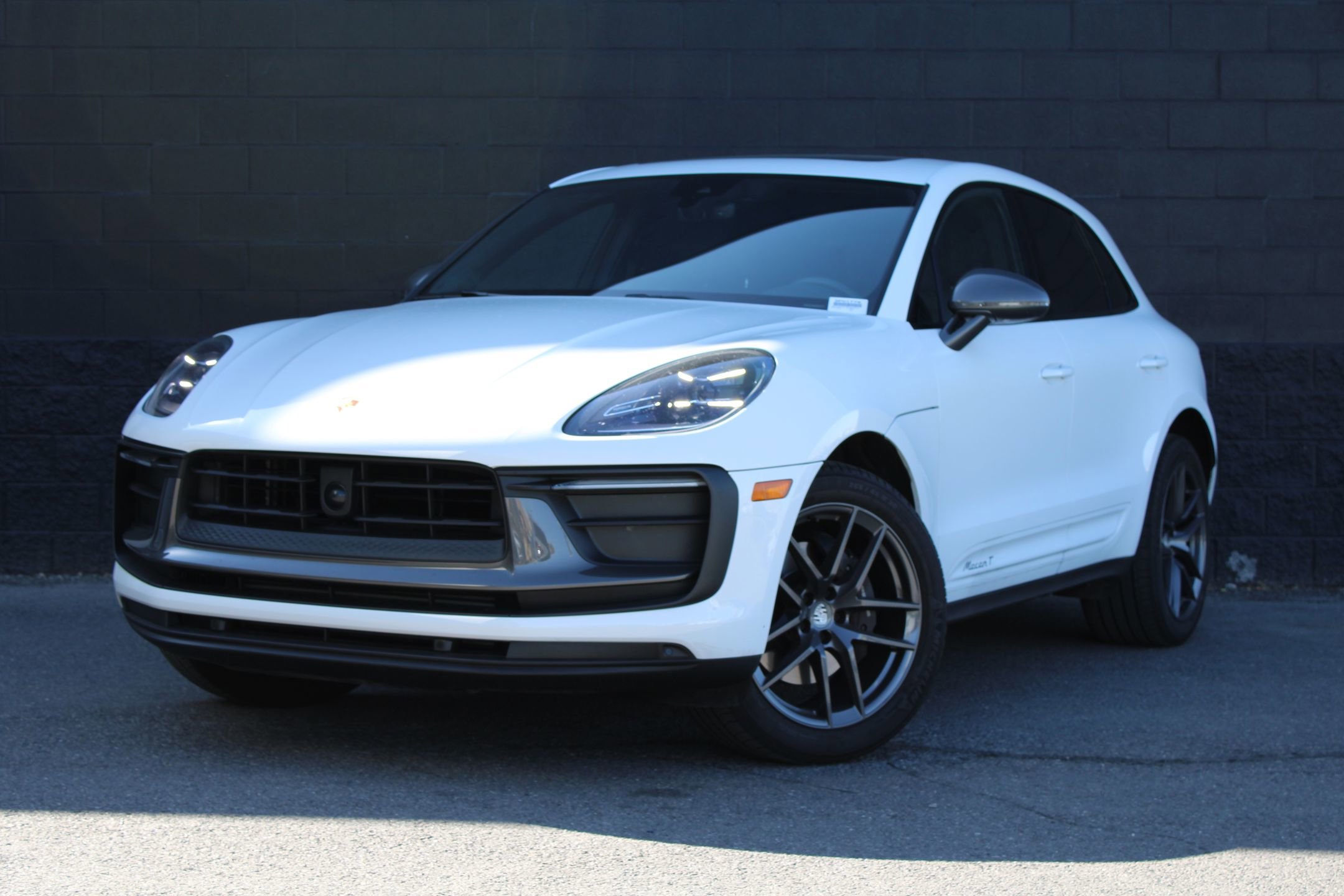 Used 2023 Porsche Macan Turbo image 1