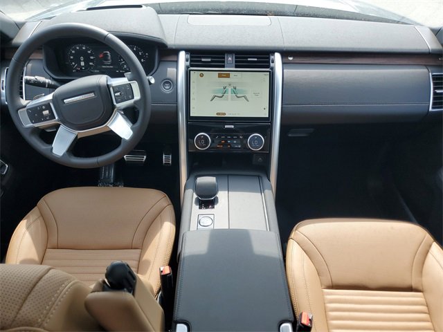 Used 2024 Land Rover Discovery Dynamic SE image 15