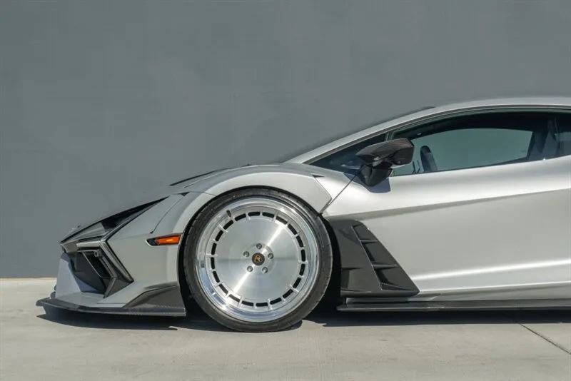 Used 2024 Lamborghini Revuelto image 19