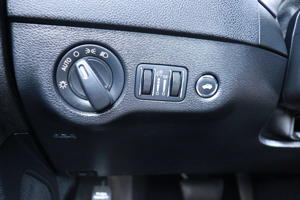Used 2023 Dodge Charger SXT RWD image 21