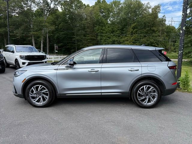 Used 2023 Lincoln Corsair AWD image 3