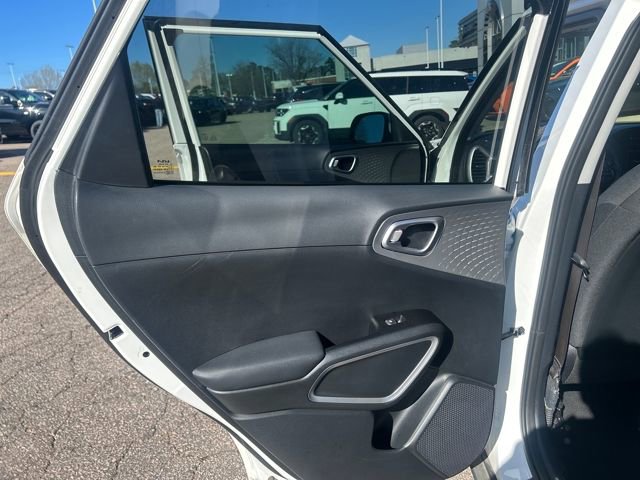Used 2023 Kia Soul LX w/ LX Technology Package image 42