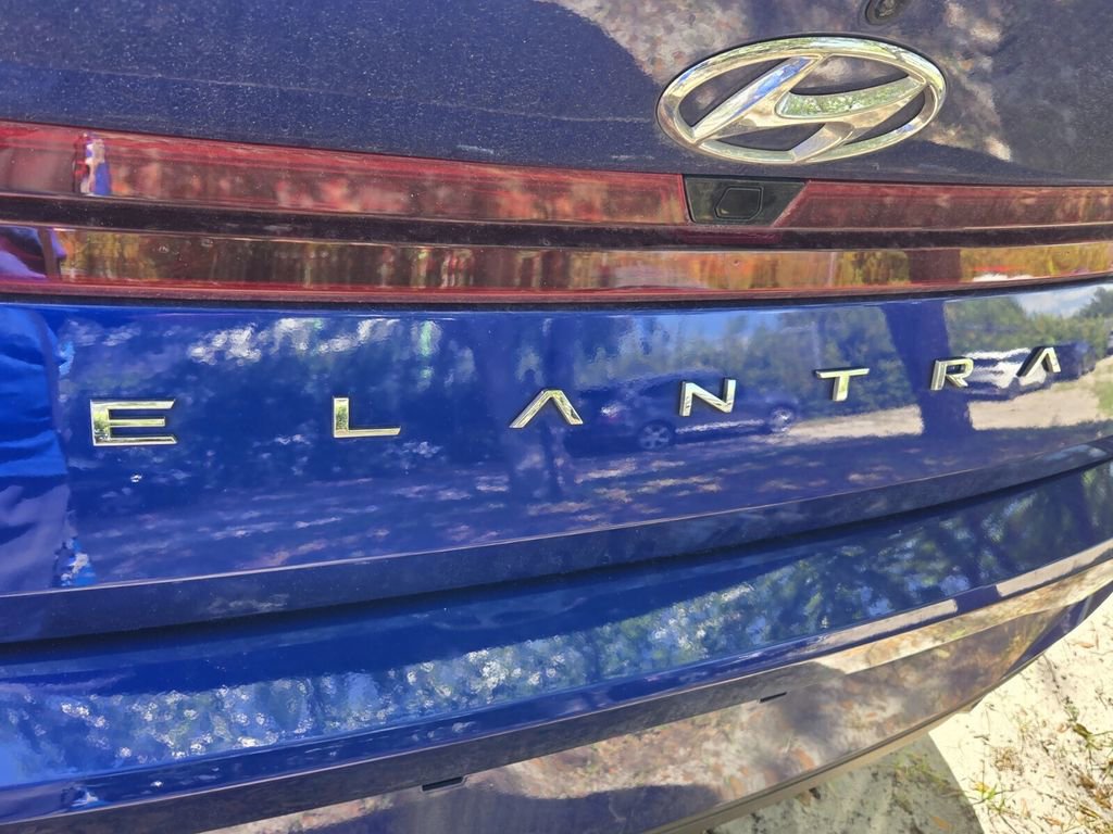 Used 2023 Hyundai Elantra SEL w/ Convenience Package FWD image 8