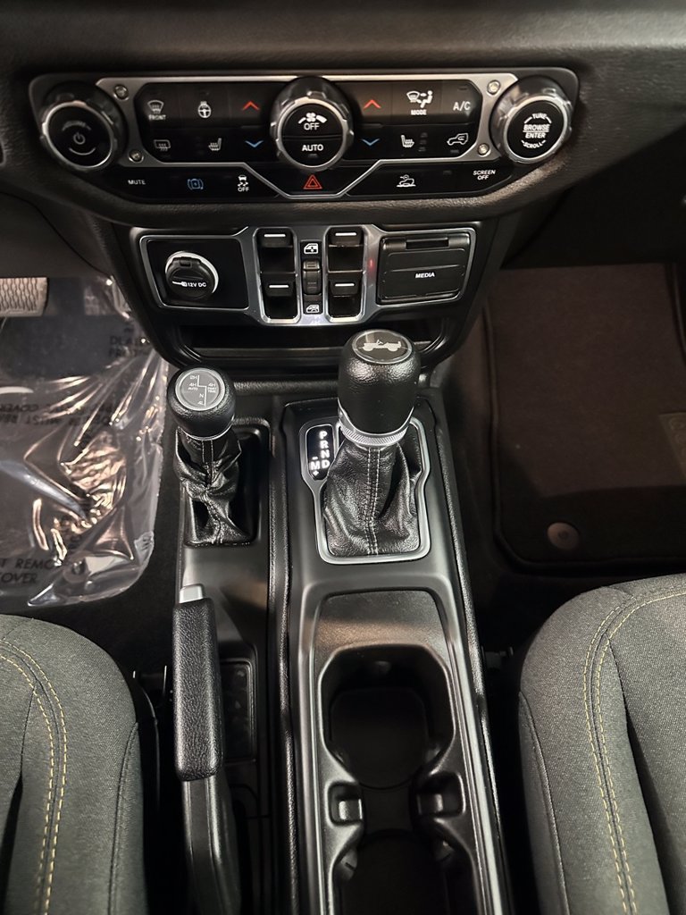 Used 2024 Jeep Wrangler Unlimited w/ Convenience Group AWD/4WD image 17