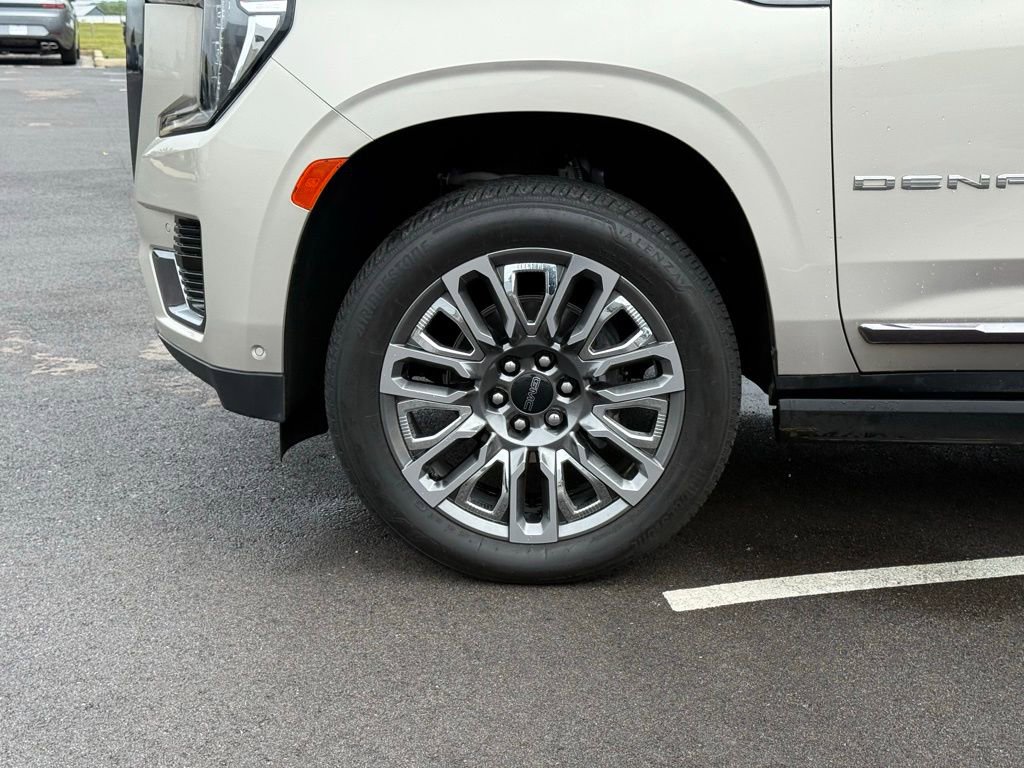 Used 2024 GMC Yukon Denali Ultimate AWD/4WD image 16