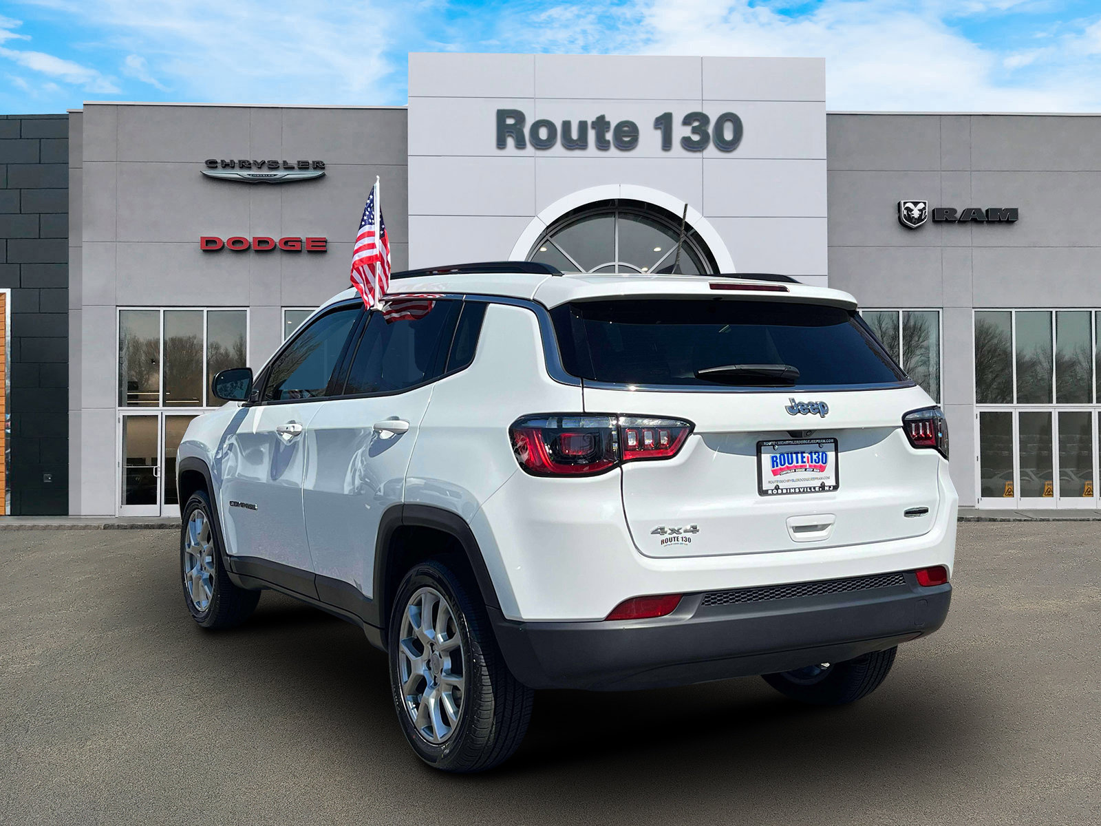 Used 2022 Jeep Compass Latitude AWD/4WD image 3