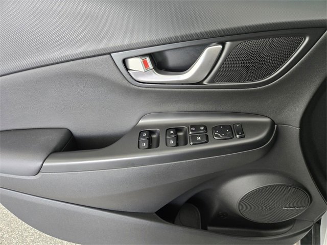 Used 2022 Hyundai Kona Limited image 19