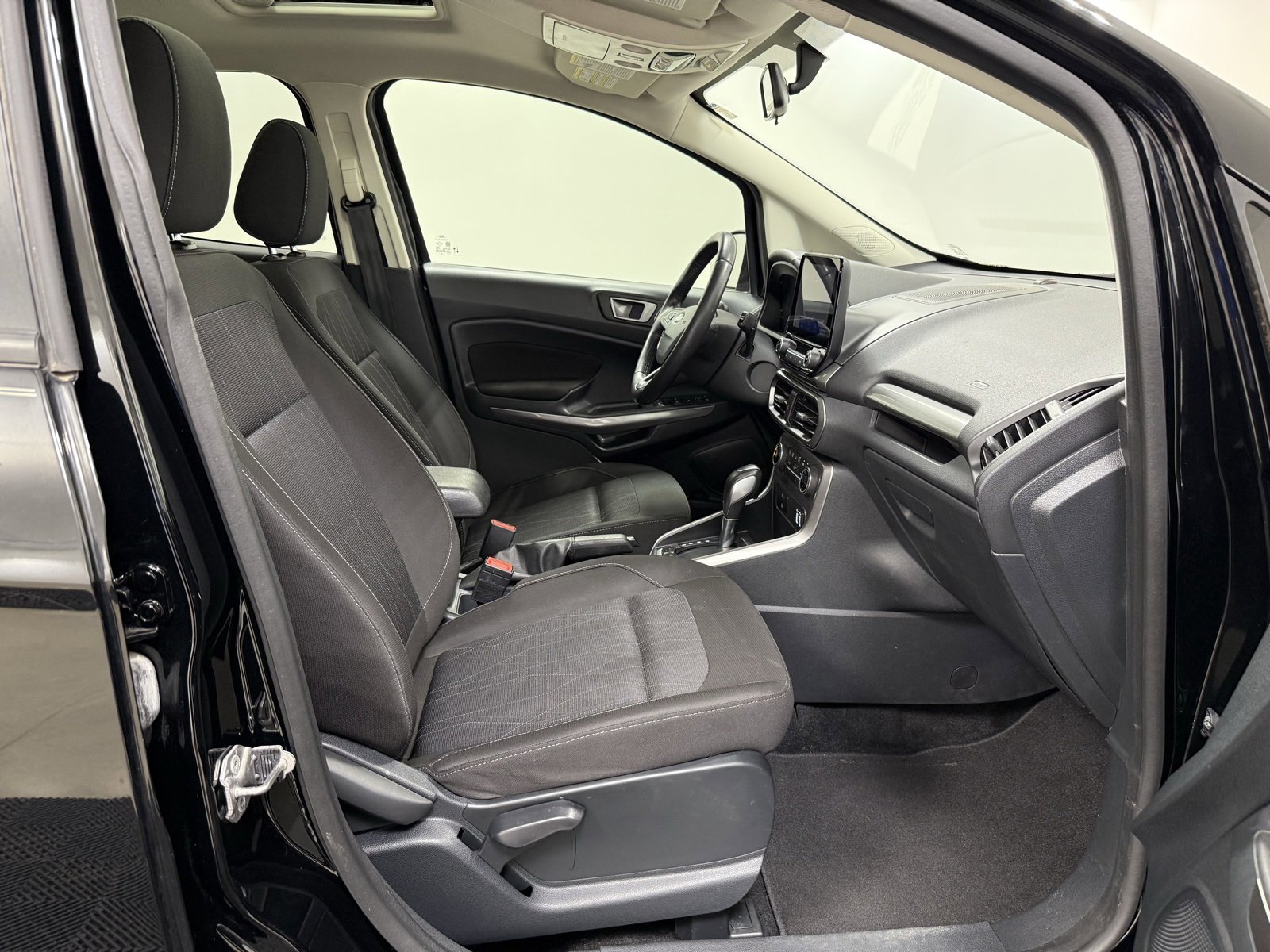 Used 2020 Ford EcoSport SE w/ SE Convenience Package image 26