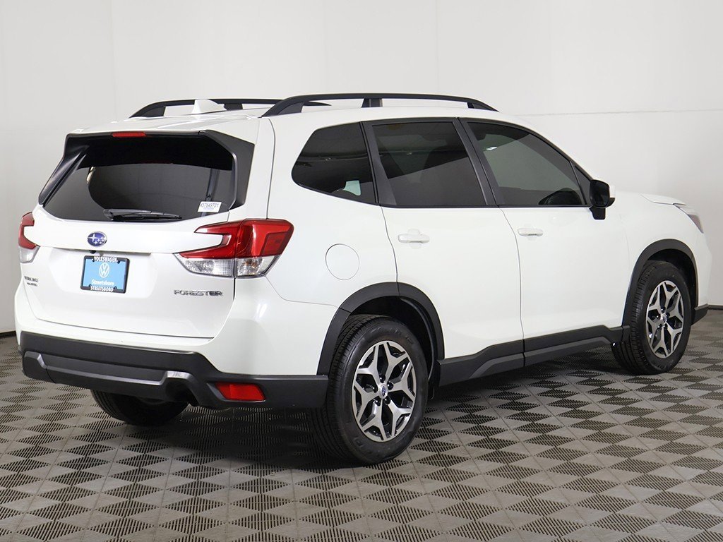 Used 2021 Subaru Forester Premium image 11