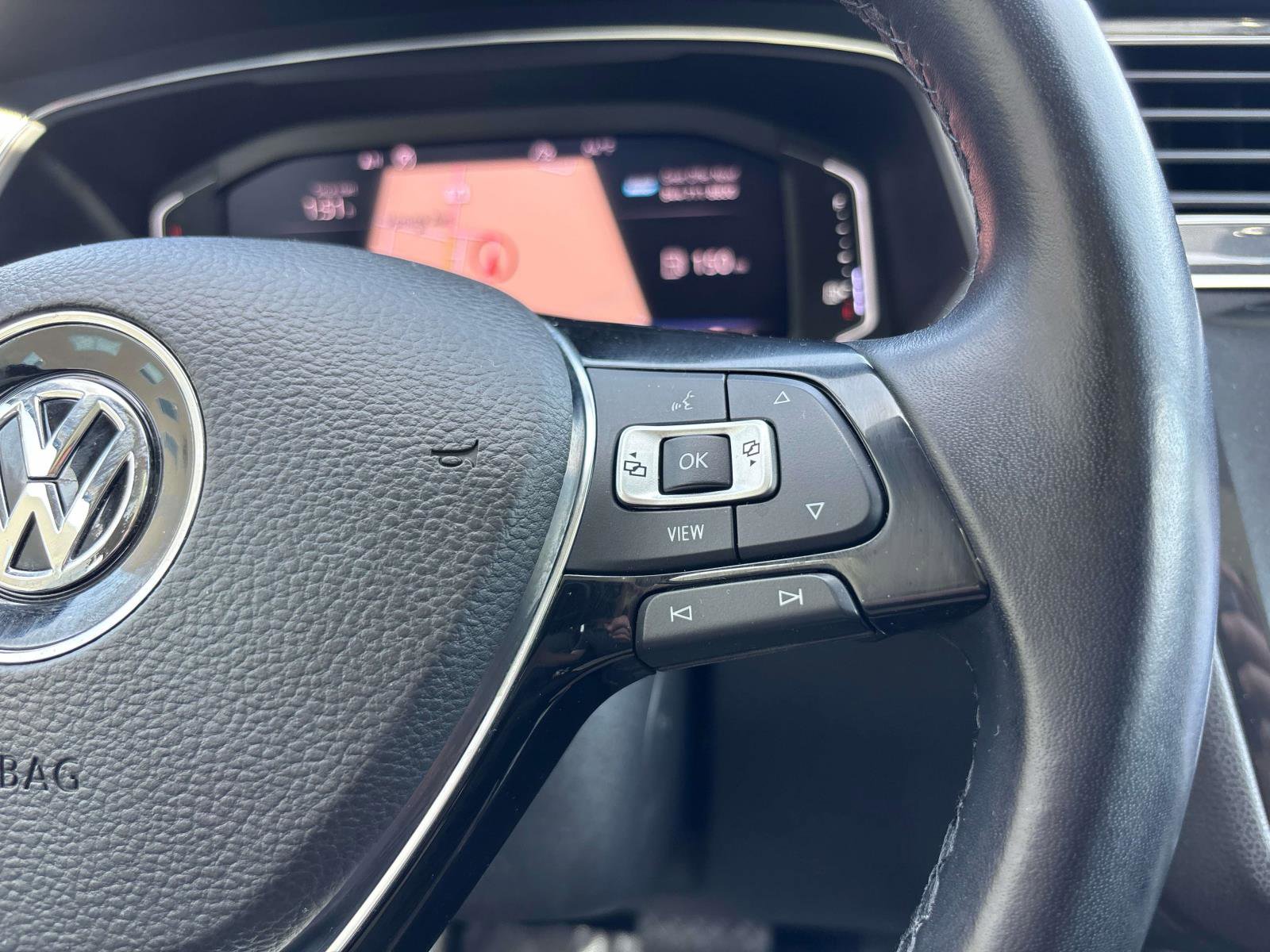 Used 2019 Volkswagen Tiguan SEL AWD/4WD image 22