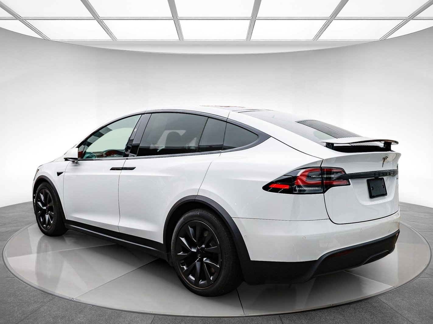 Used 2023 Tesla Model X image 2