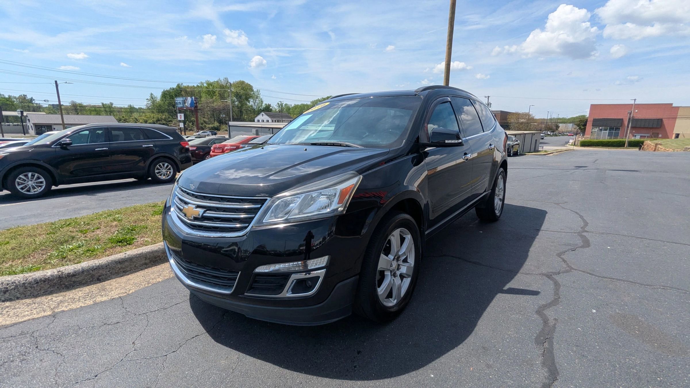 Used 2016 Chevrolet Traverse LT w/ Style and Technology Package FWD image 3