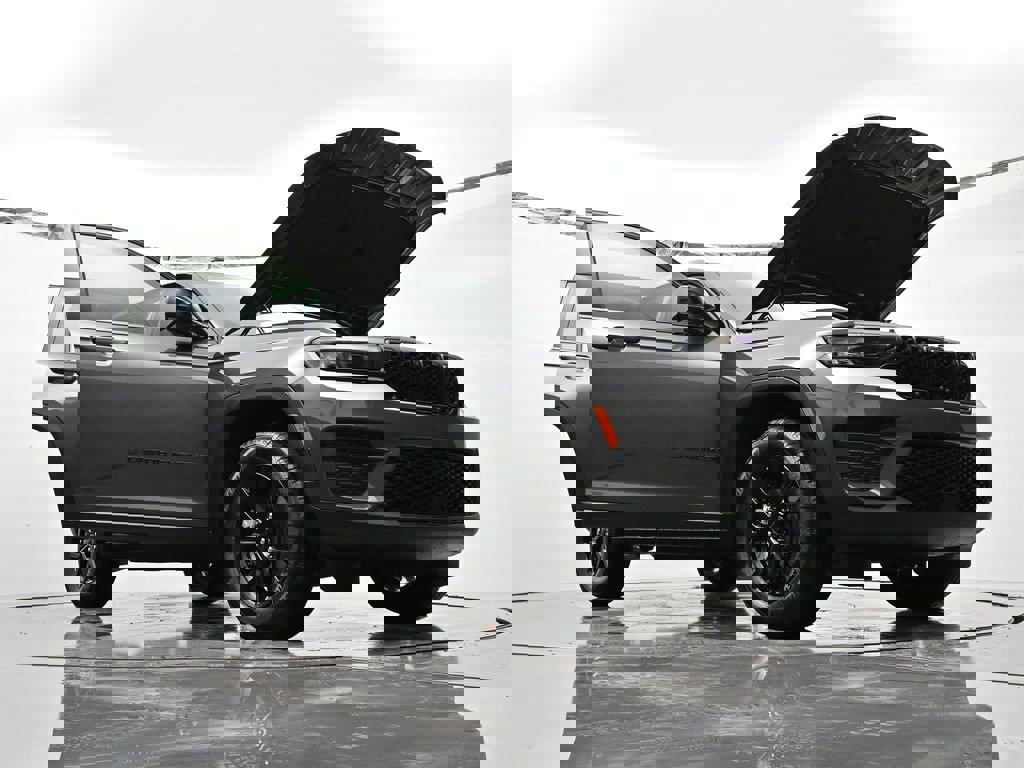 New 2025 Jeep Grand Cherokee Altitude image 50