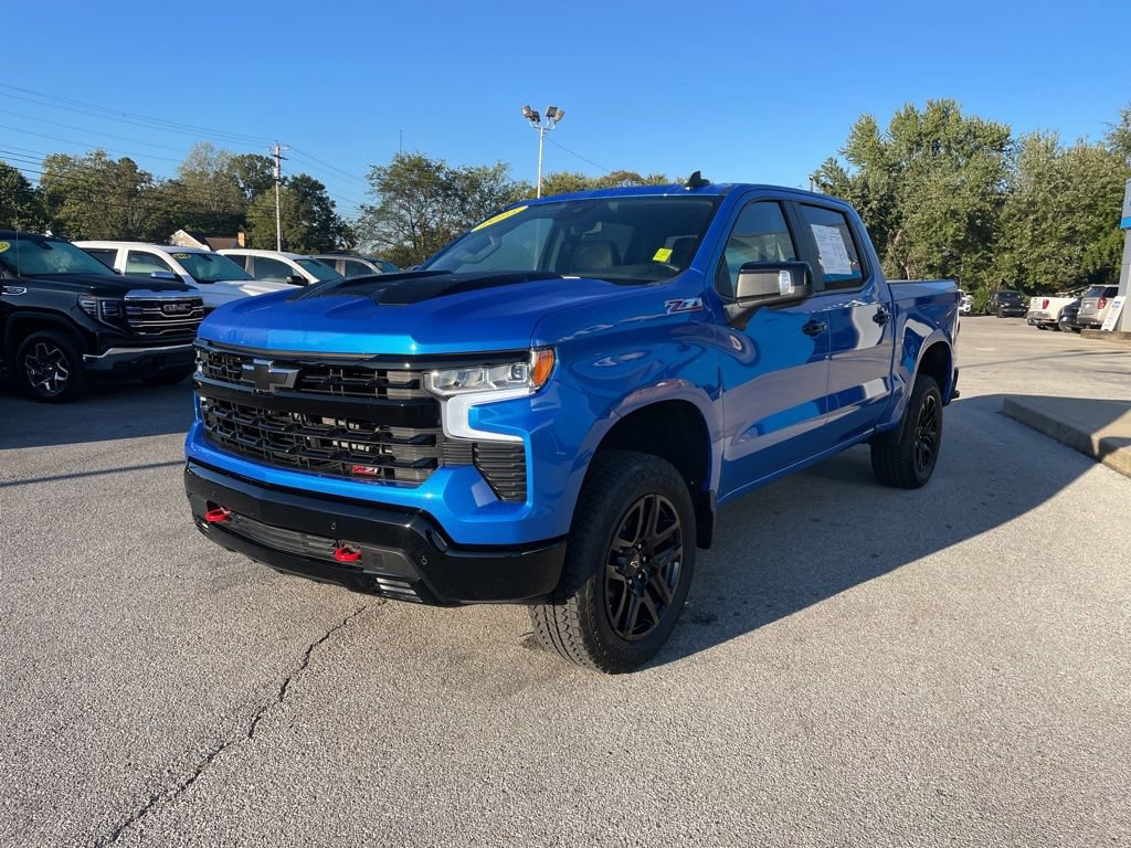 Used 2025 Chevrolet Silverado 1500 LT Trail Boss w/ Convenience Package II image 3