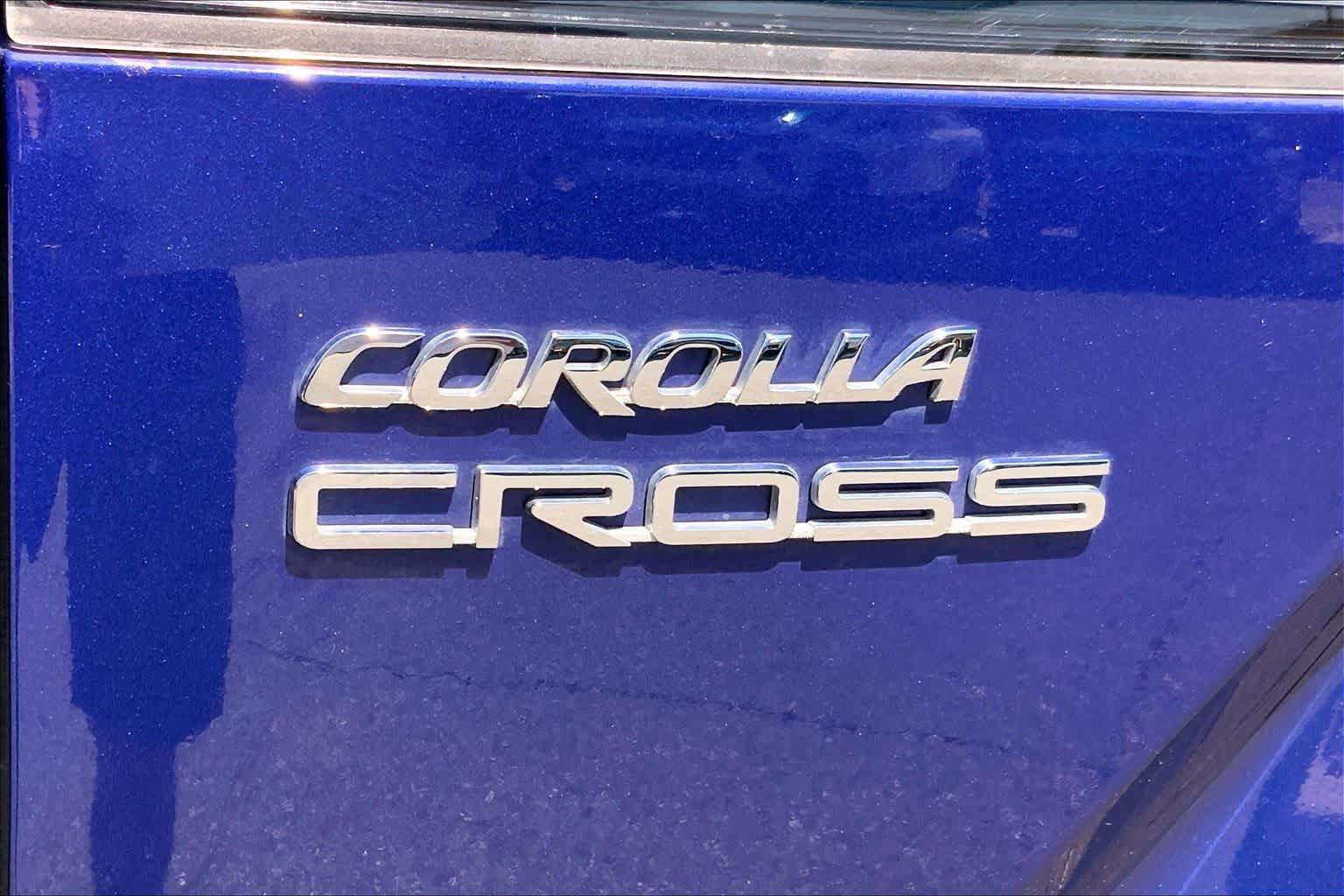 Used 2024 Toyota Corolla Cross XLE w/ Convenience Package FWD image 31