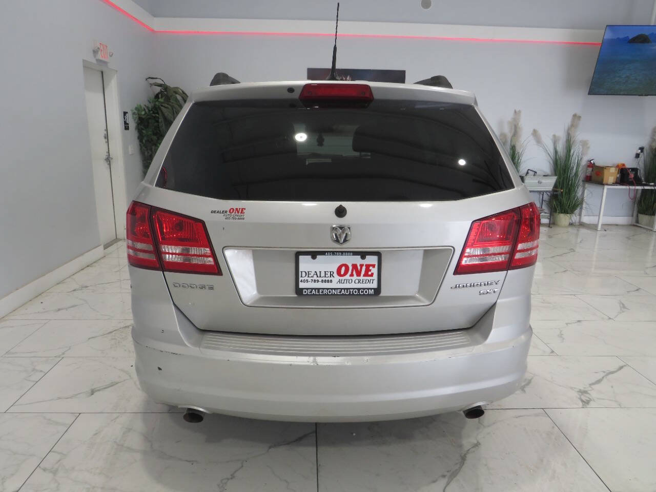 Used 2010 Dodge Journey SXT w/ Flexible Seating Group FWD image 4