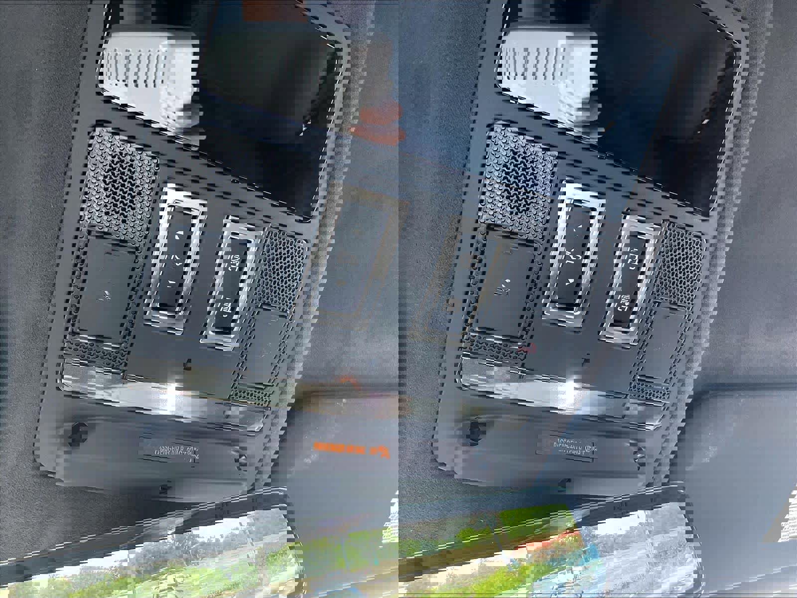 Used 2025 Land Rover Defender 110 AWD/4WD image 38