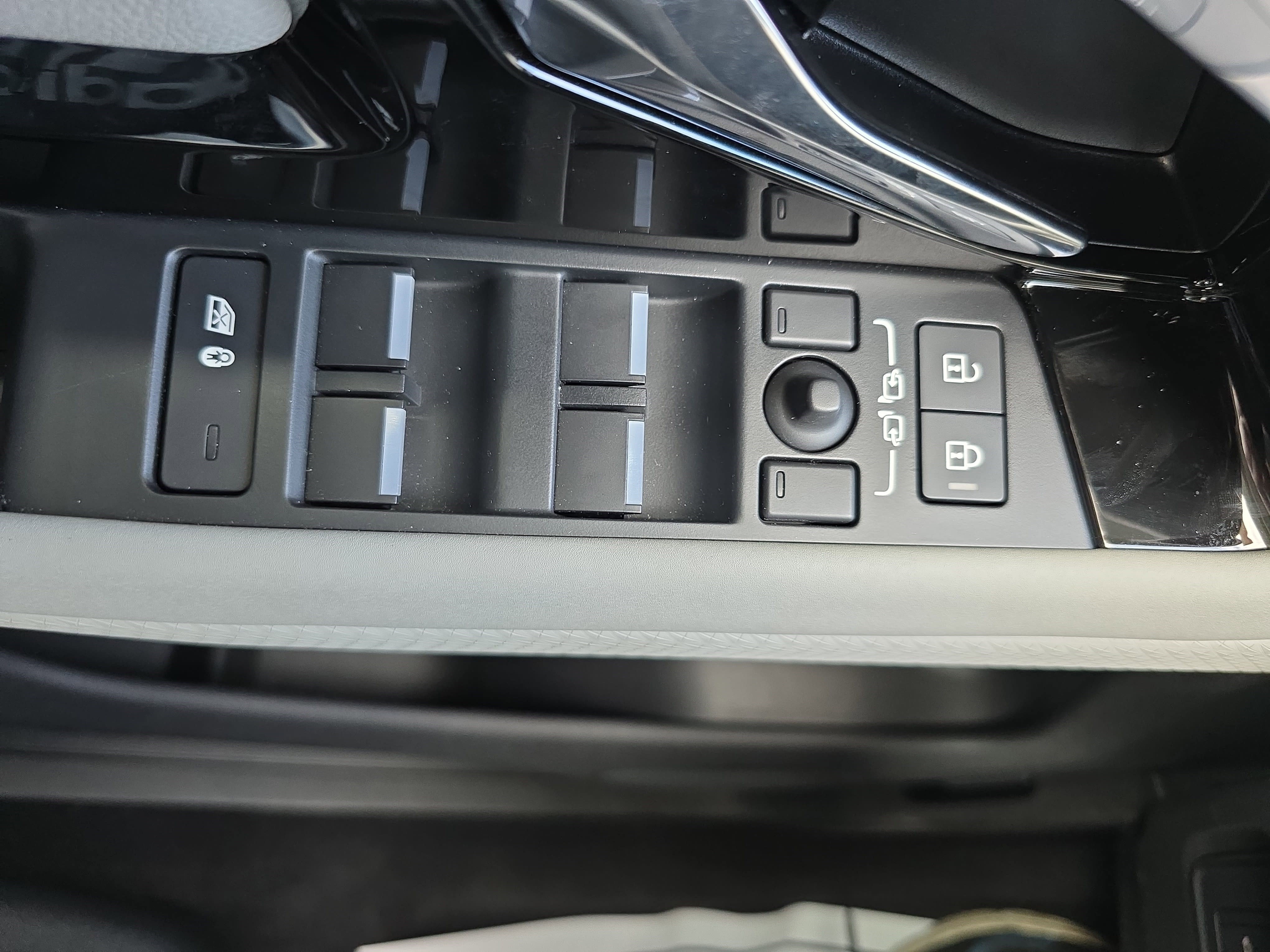 Used 2023 Land Rover Range Rover Evoque S image 27