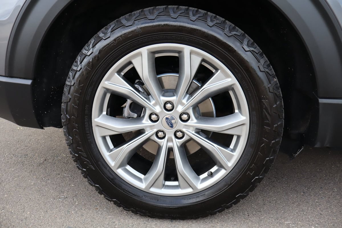 Used 2021 Ford Explorer XLT w/ Equipment Group 202A AWD/4WD image 45