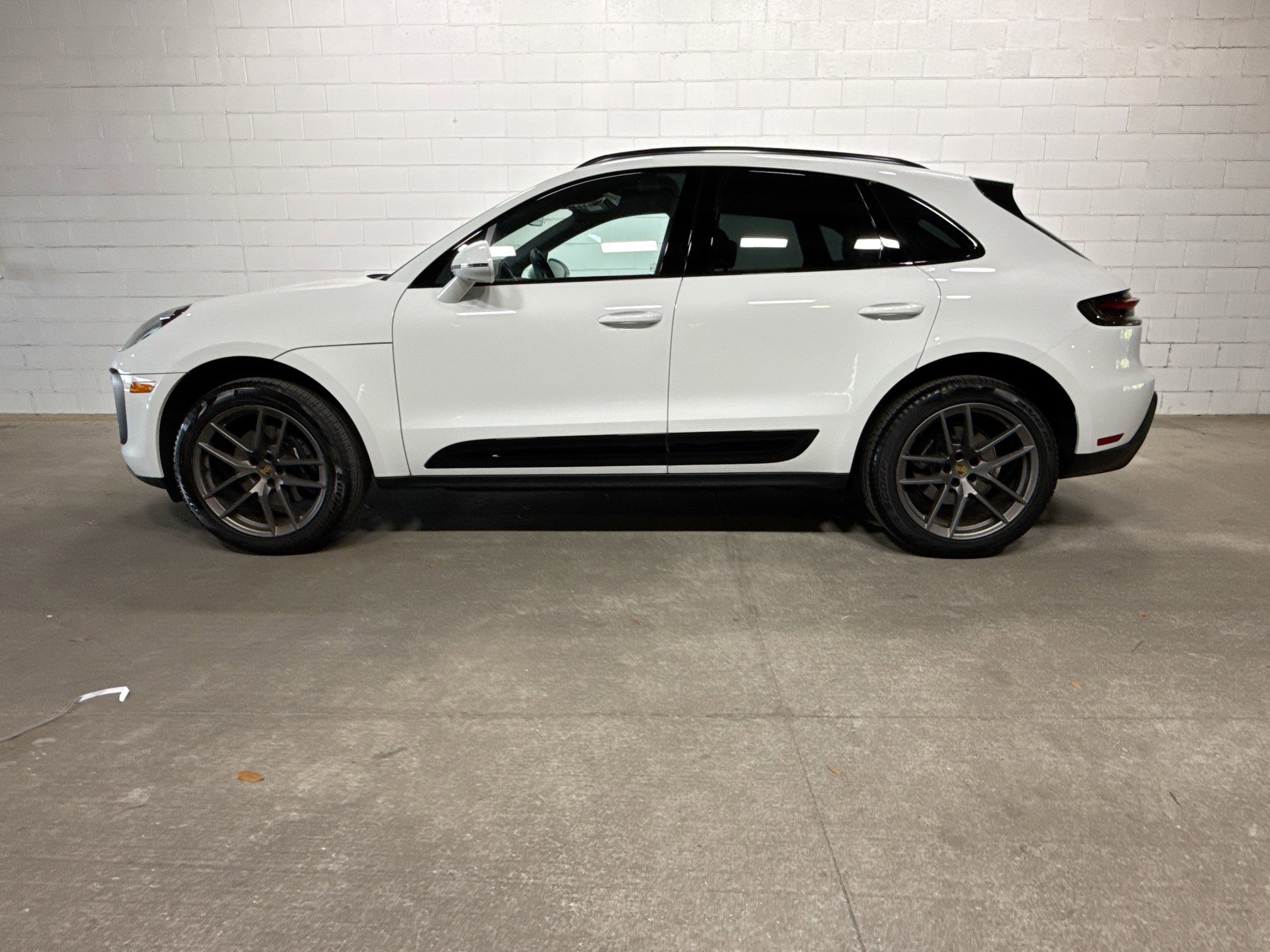 Certified 2026 Porsche Macan AWD/4WD image 2