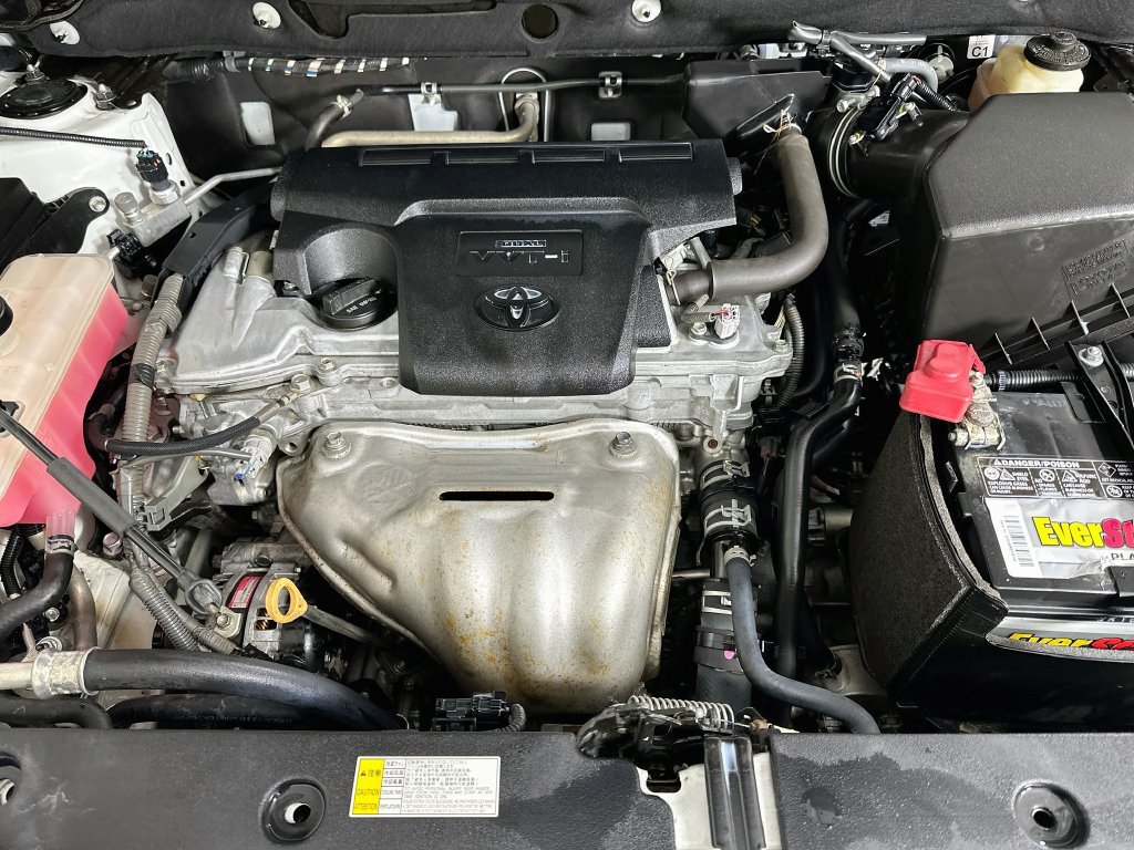 Used 2018 Toyota RAV4 LE FWD image 28