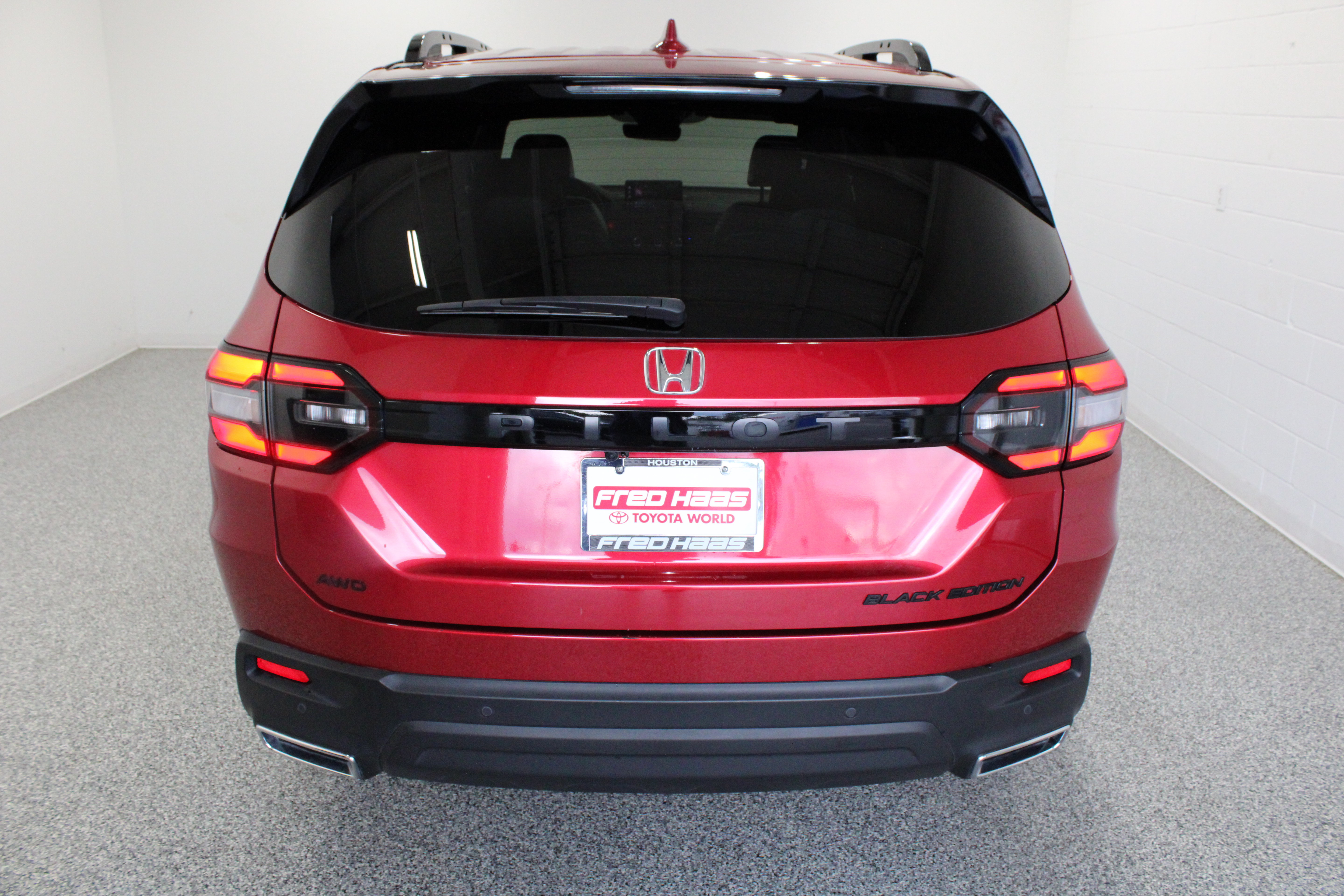 Used 2025 Honda Pilot Black Edition image 8