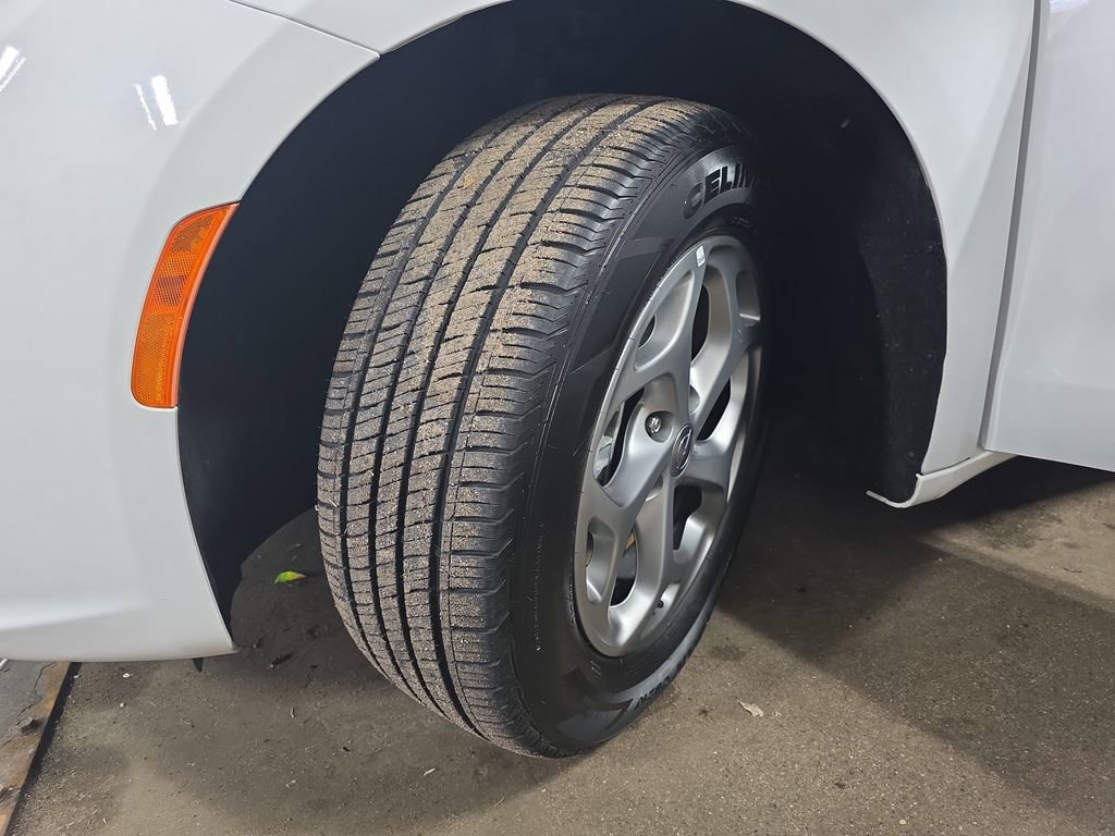 Used 2024 Chrysler Pacifica Limited image 35