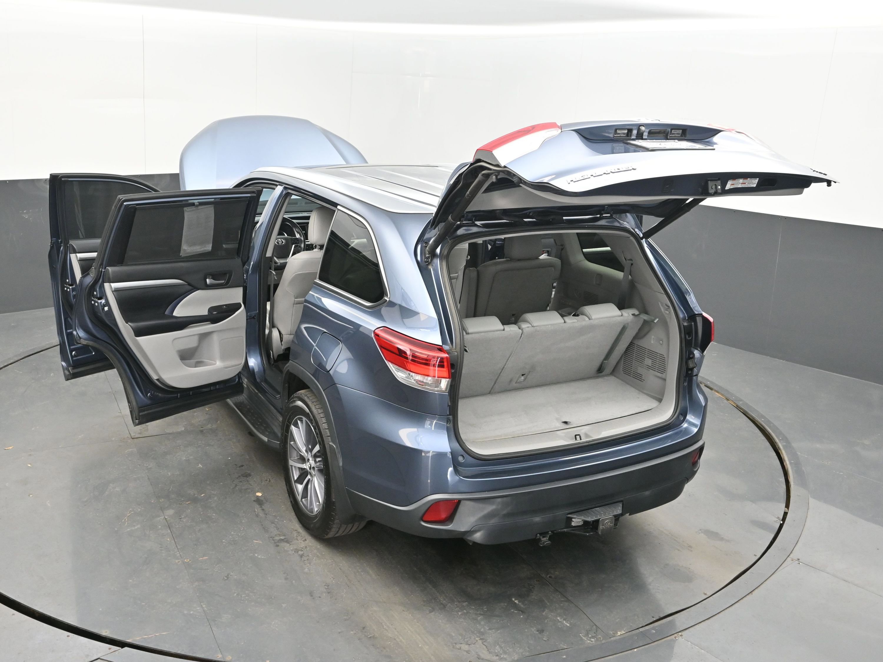 Used 2019 Toyota Highlander XLE image 30