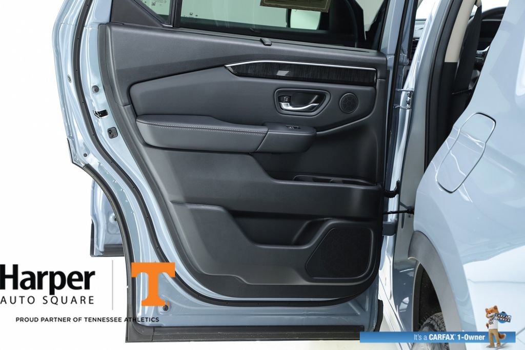 Used 2025 Honda Pilot Elite image 17