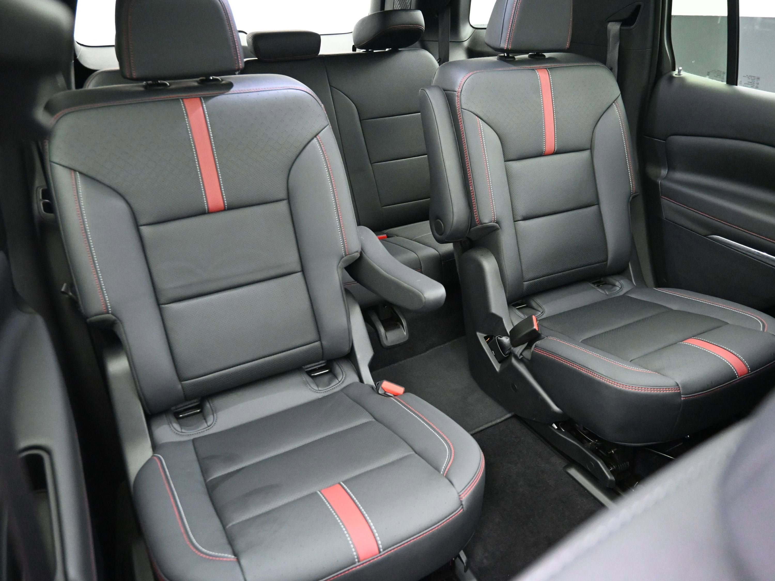 Certified 2024 Chevrolet Traverse RS FWD image 38