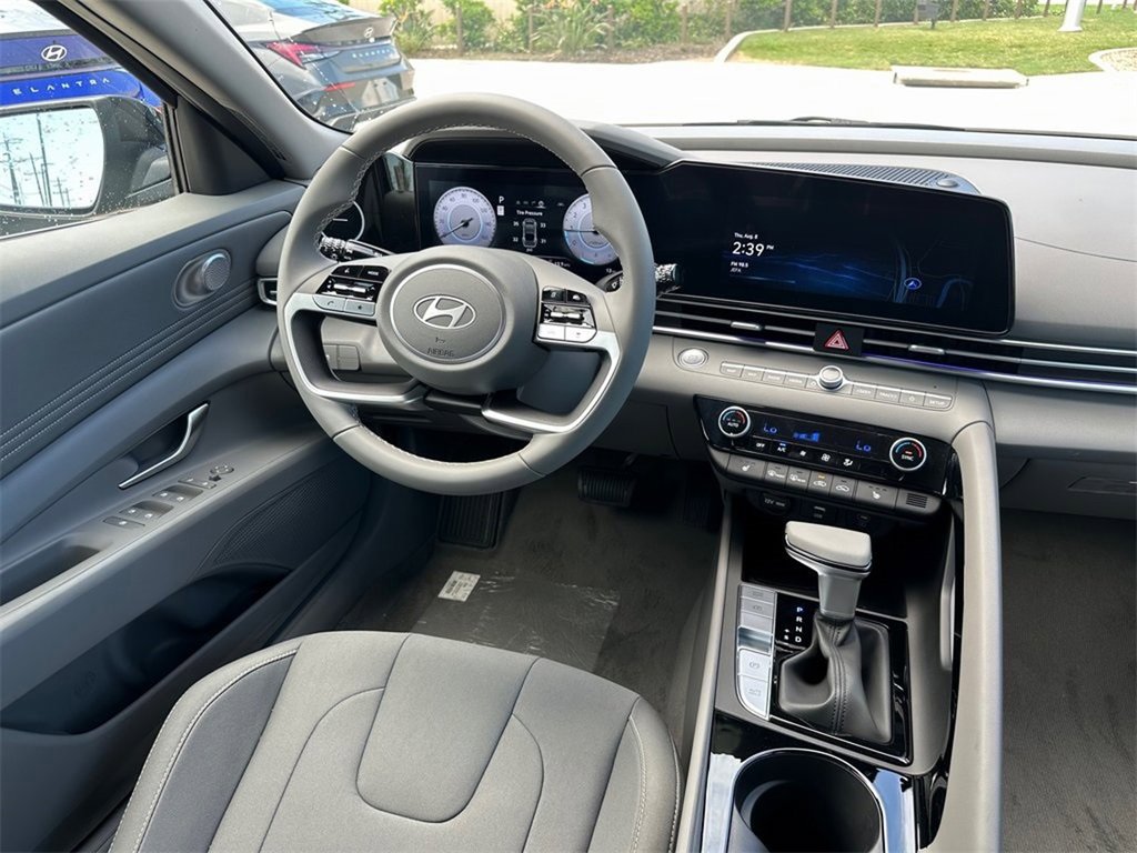 Used 2024 Hyundai Elantra SEL w/ Convenience Package image 12