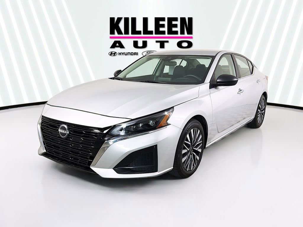 Used 2024 Nissan Altima 2.5 SV FWD image 3