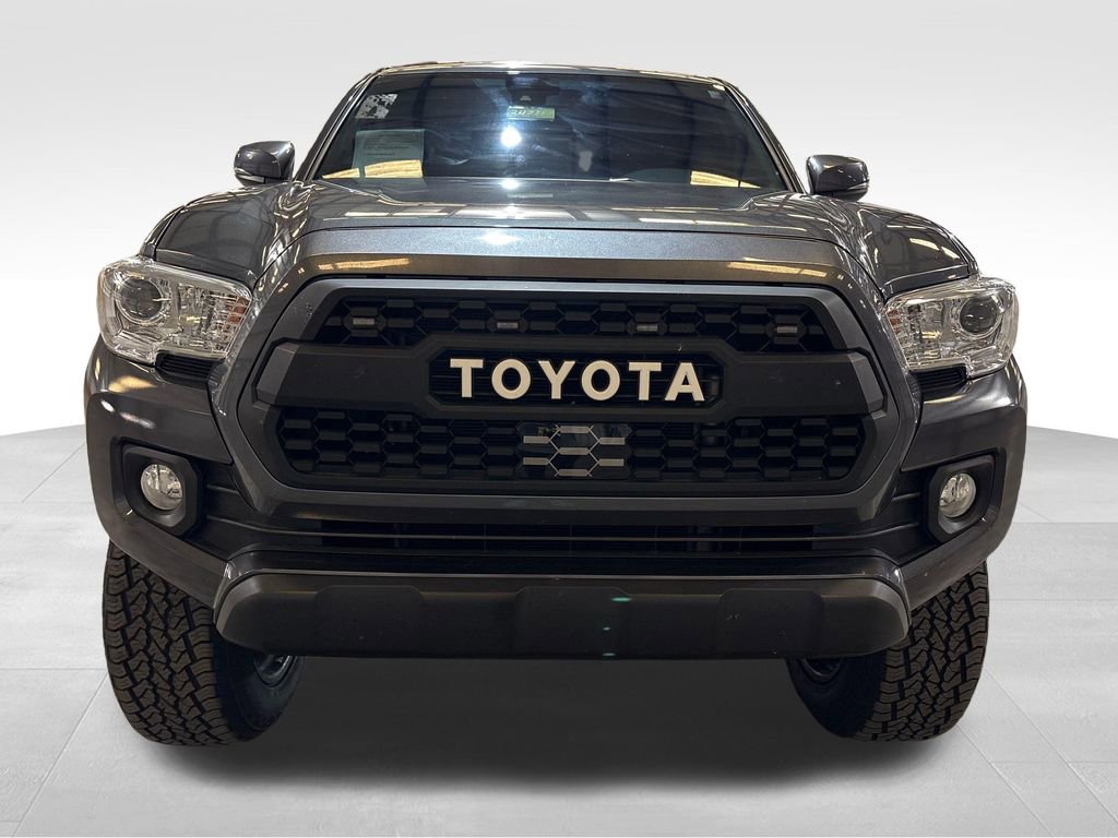 Used 2021 Toyota Tacoma SR5 w/ Technology Package image 8