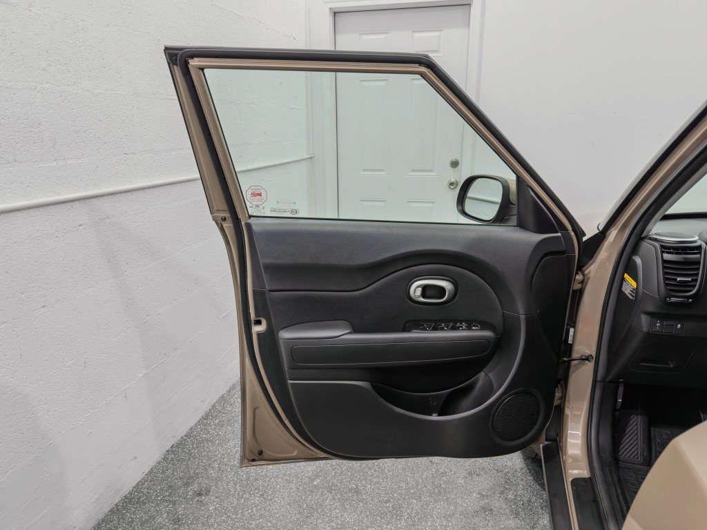 Used 2014 Kia Soul FWD image 10