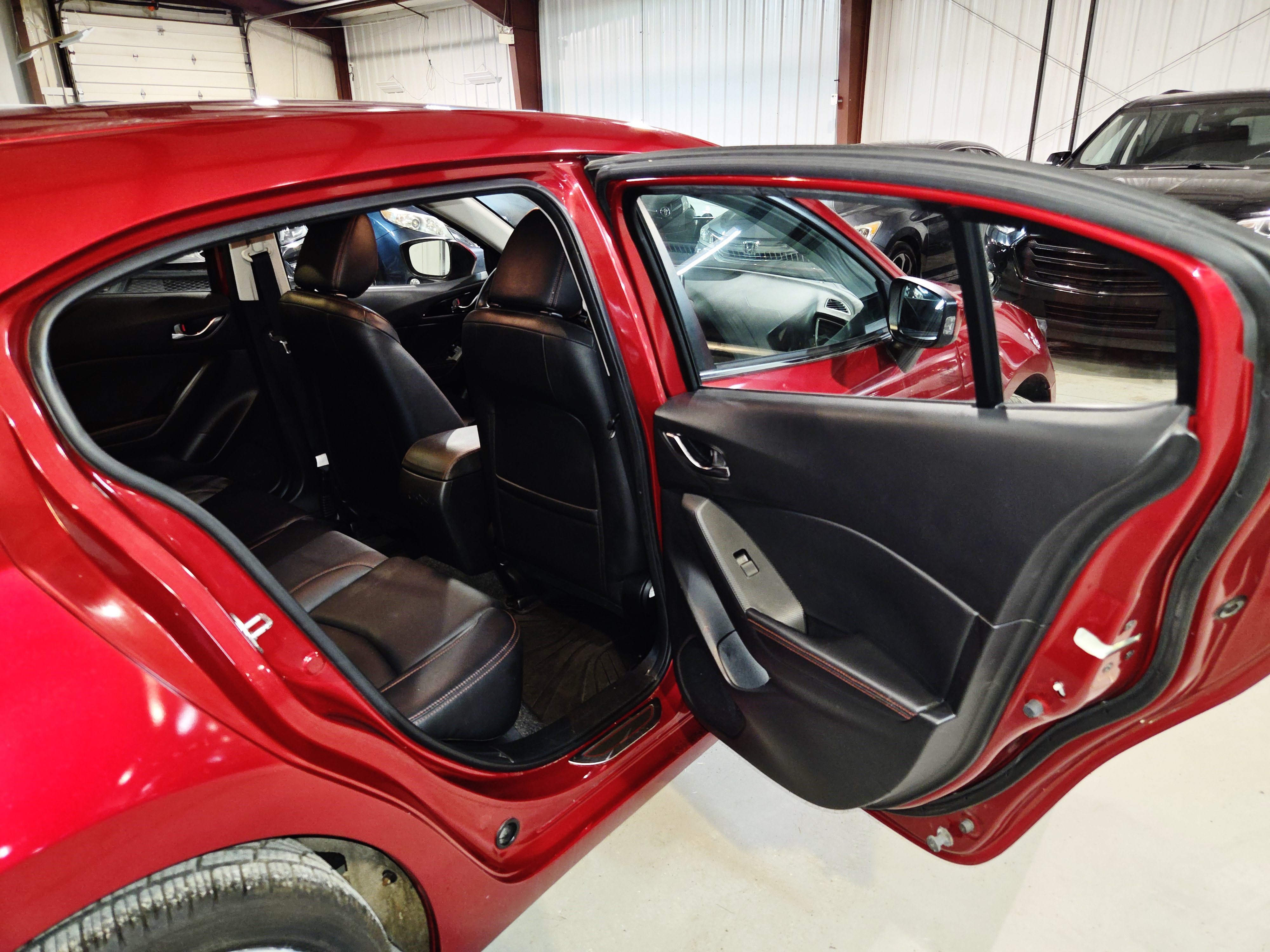 Used 2014 MAZDA MAZDA3 s Touring FWD image 25