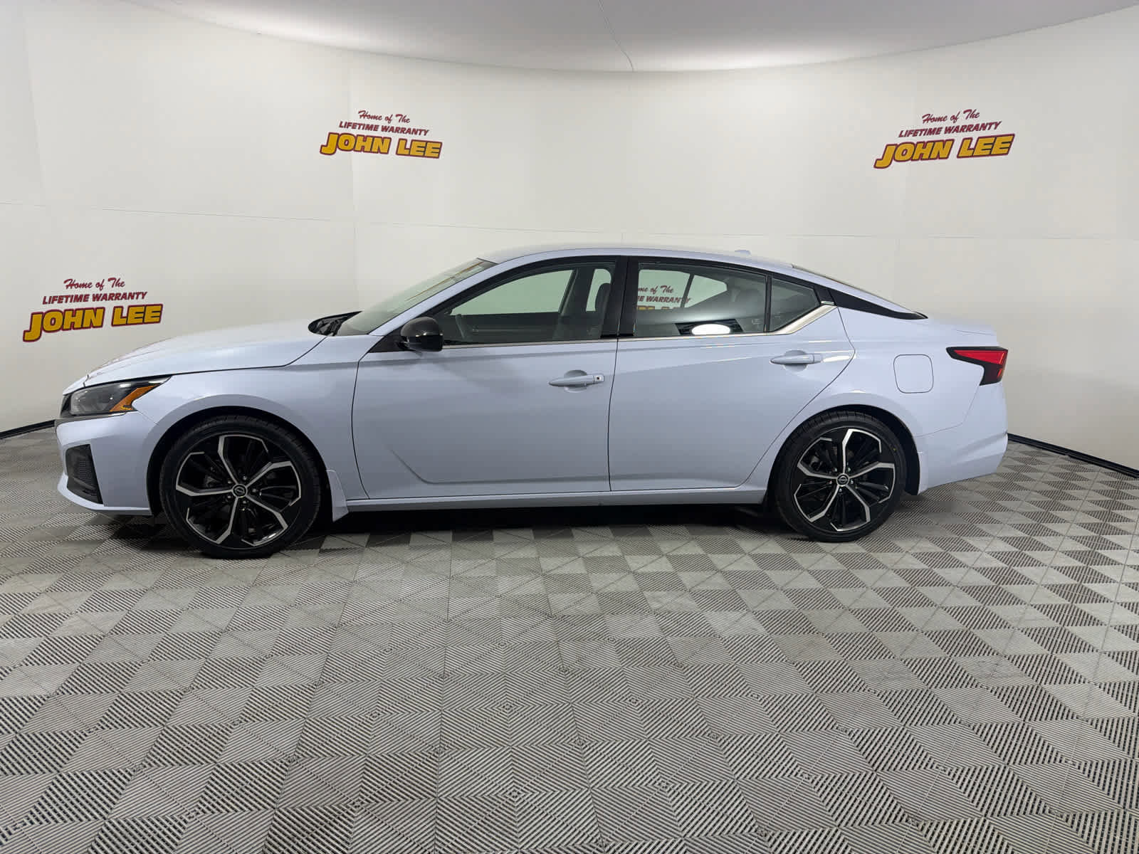 Certified 2023 Nissan Altima 2.5 SR FWD image 2