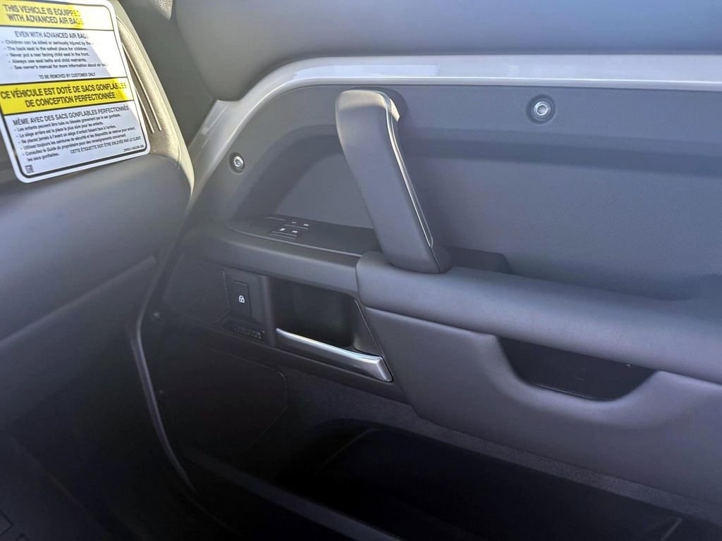 New 2026 Land Rover Defender 110 X-Dynamic SE image 20